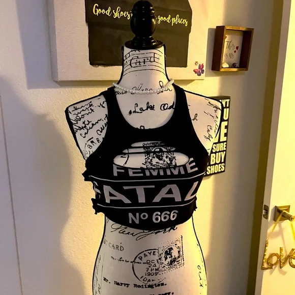 Femme fatale crop top super sexy size small 🔥🔥🔥🔥 - Picture 3 of 8